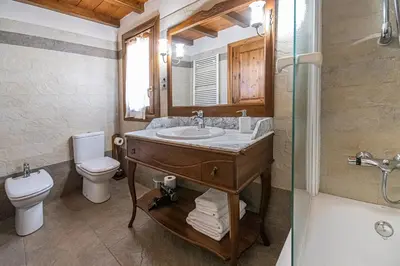 Un baño de Casa - Chalet Posets con 3 dormitorios