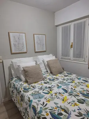 Cama o camas de una habitación en Acogedor apartamento con piscina compartida y opción a parking