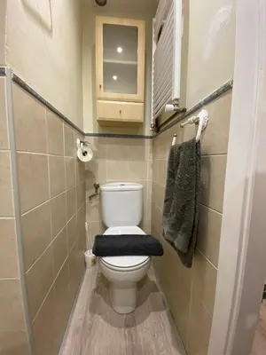 Un baño de Acogedor apartamento con piscina compartida y opción a parking