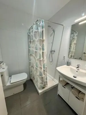 Un baño de APARTAMENTO ROMELIA bajo A