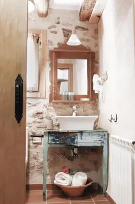 Un baño de LA MIMBRERA
