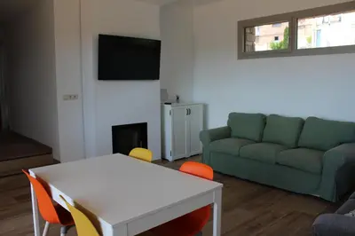 Una televisión o centro de entretenimiento en Vall Farfanya
