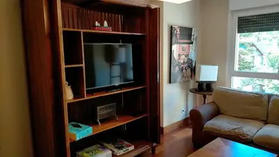 Una televisión o centro de entretenimiento en Apartamento Lola2 Boltaña