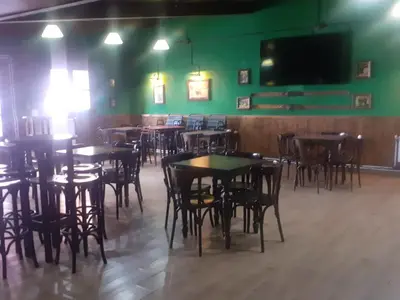 Un restaurante o sitio para comer en H Ribera