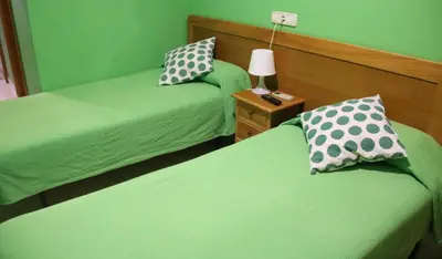 Cama o camas de una habitación en HOSTAL BURGALES