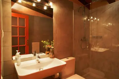 Un baño de Les Quimeres