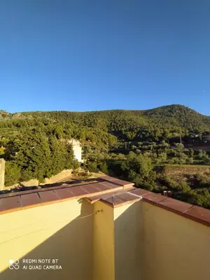 Vista general de una montaña o vista desde la casa o chalet