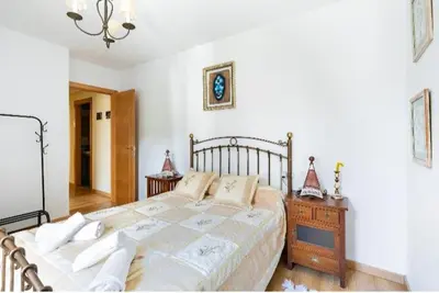 Cama o camas de una habitación en Apartamentos Búbal Peña Telera