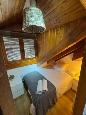 Cama o camas de una habitación en CAL DOMÈNEC RIALP - Dúplex con encanto - Se admiten mascotas