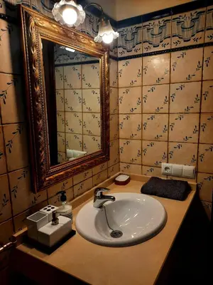 Un baño de Casa Cotis Beceite