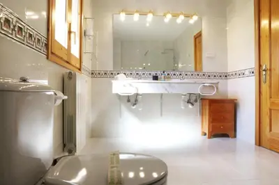 Un baño de Villa San Lure Jaca