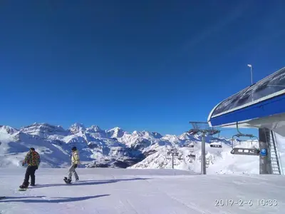 Acogedor y cálido apartamento con vistas a la montaña en invierno