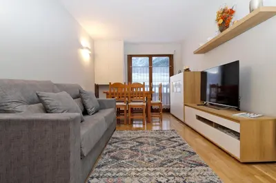 Una televisión o centro de entretenimiento en Apartamento Besiberri Vielha