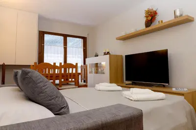 Una televisión o centro de entretenimiento en Apartamento Besiberri Vielha