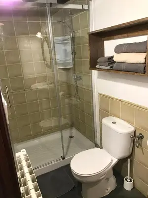 Un baño de Arties Centro 2 habitaciones, exclusivo familias