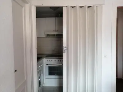 Una cocina o zona de cocina en Luminoso, céntrico y silencioso apartamento