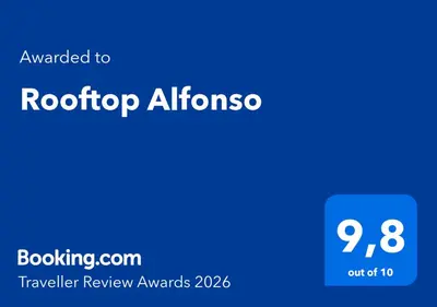 Certificado, premio, señal o documento que está expuesto en Rooftop Alfonso