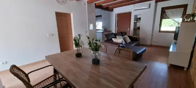 Zona de estar de Casa con vistas, piscina y animales de granja, LA CASETA