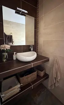 Un baño de Casa con vistas, piscina y animales de granja, LA CASETA