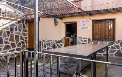 Un balcón o terraza de 2 Bedroom Beautiful Home In Montalbán