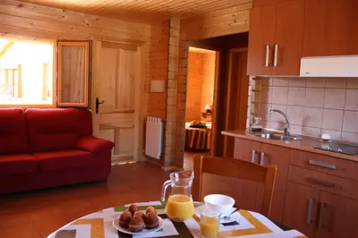 Una cocina o zona de cocina en Bungalows Laspaúles