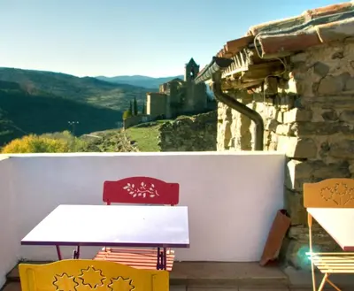 Vista general de una montaña o vista desde the country house
