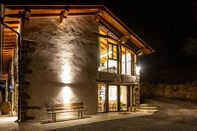 Edificio en el que se encuentra el hostal o pensión