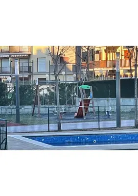 Zona de juegos infantil en Peñas de Aia