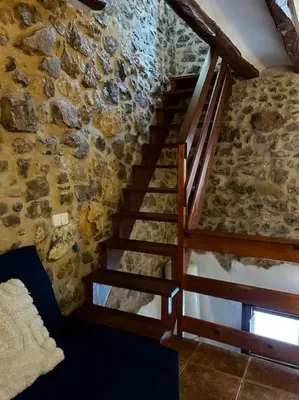 Plano de Rural Stone House with wood fireplace