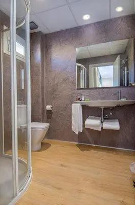 Un baño de HOTEL JAUME D'URGELL