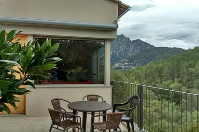 Vista general de una montaña o vista desde the country house