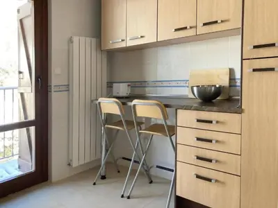 Una cocina o zona de cocina en Tarmañones l VISTAS l WIFI l GARAJE l TRASTERO