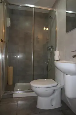 Un baño de Pensión Acella