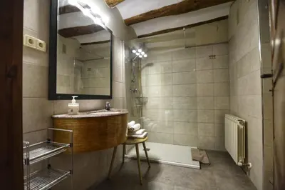 Un baño de palacio de Orisoain