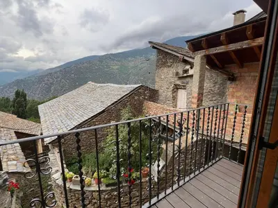 Vista general de una montaña o vista desde la casa o chalet