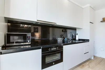 Una cocina o zona de cocina en ROSANA BY CARDI SUITES