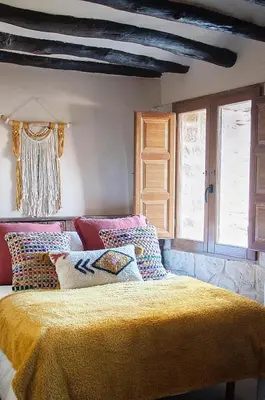 Cama o camas de una habitación en Precioso loft rural con estufa de leña panorámica