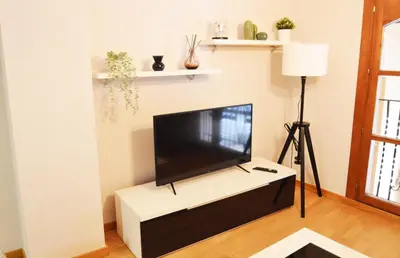 Una televisión o centro de entretenimiento en Apartamento Encanto Tarazona Plaza de España