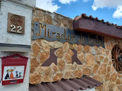 Certificado, premio, señal o documento que está expuesto en Mirador de Gratal - Sierra de Loarre