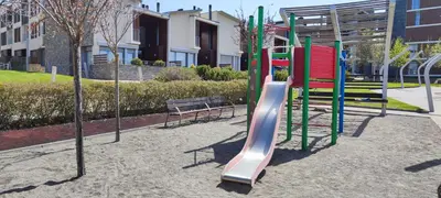 Zona de juegos infantil en Apto Pirigolf & Pool Margas, Sabiñánigo