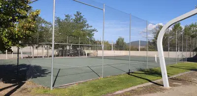Instalaciones para jugar a tenis o squash en Apto Pirigolf & Pool Margas, Sabiñánigo o alrededores