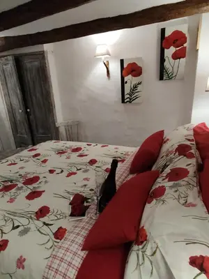 Cama o camas de una habitación en El Racó de la Civaderia, casa en Montblanc