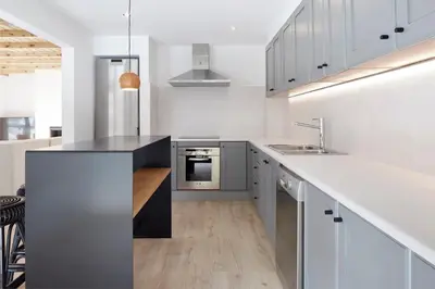 Una cocina o zona de cocina en Inuit by FeelFree Rentals