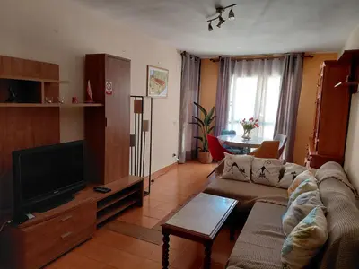 Una televisión o centro de entretenimiento en Apartamento para 6 personas en Barbastro