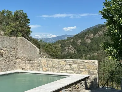 Vista general de una montaña o vista desde la villa