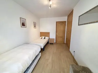 Cama o camas de una habitación en Apartamentos Pilartxo Jaca 3000