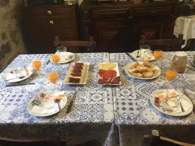 Comida en o cerca of this country house
