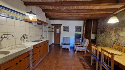 Una cocina o zona de cocina en El Jardí de la Vileta - Cornudella de Montsant