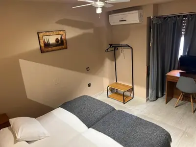 Cama o camas de una habitación en Hostal Arenal