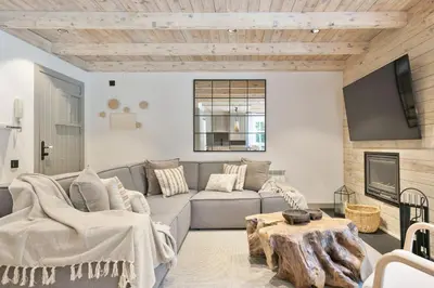 Una televisión o centro de entretenimiento en Luderna - Apartamento Val de Ruda B74 Hònt de Lòcampo